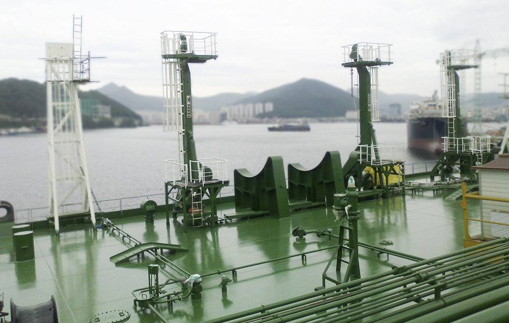 Pescantes para defensas offshore